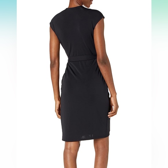 Classic cap sleeve wrap dress - Picture 5 of 6